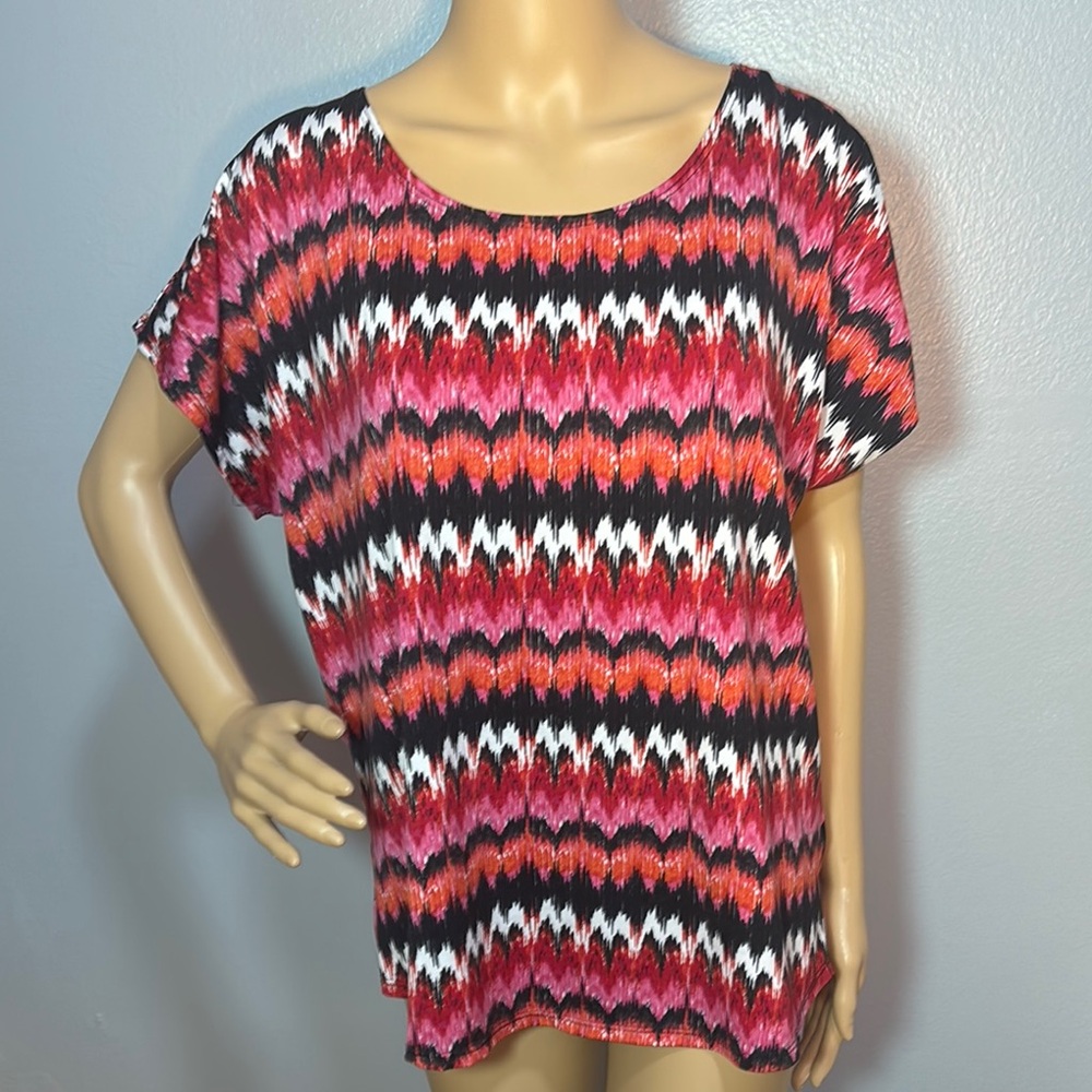 Notations Plus Size Women's Zigzag Bright Patterned Back Tie Back Top